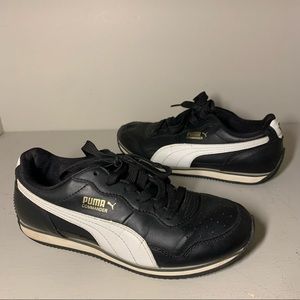 Size 6 Puma Commander black and white everyday athletic shoe
